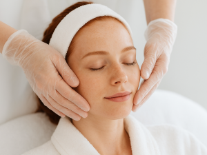 Soin Apaisement Ultime à Paris : rituel visage apaisant et réparateur pour peaux sensibles et réactives.